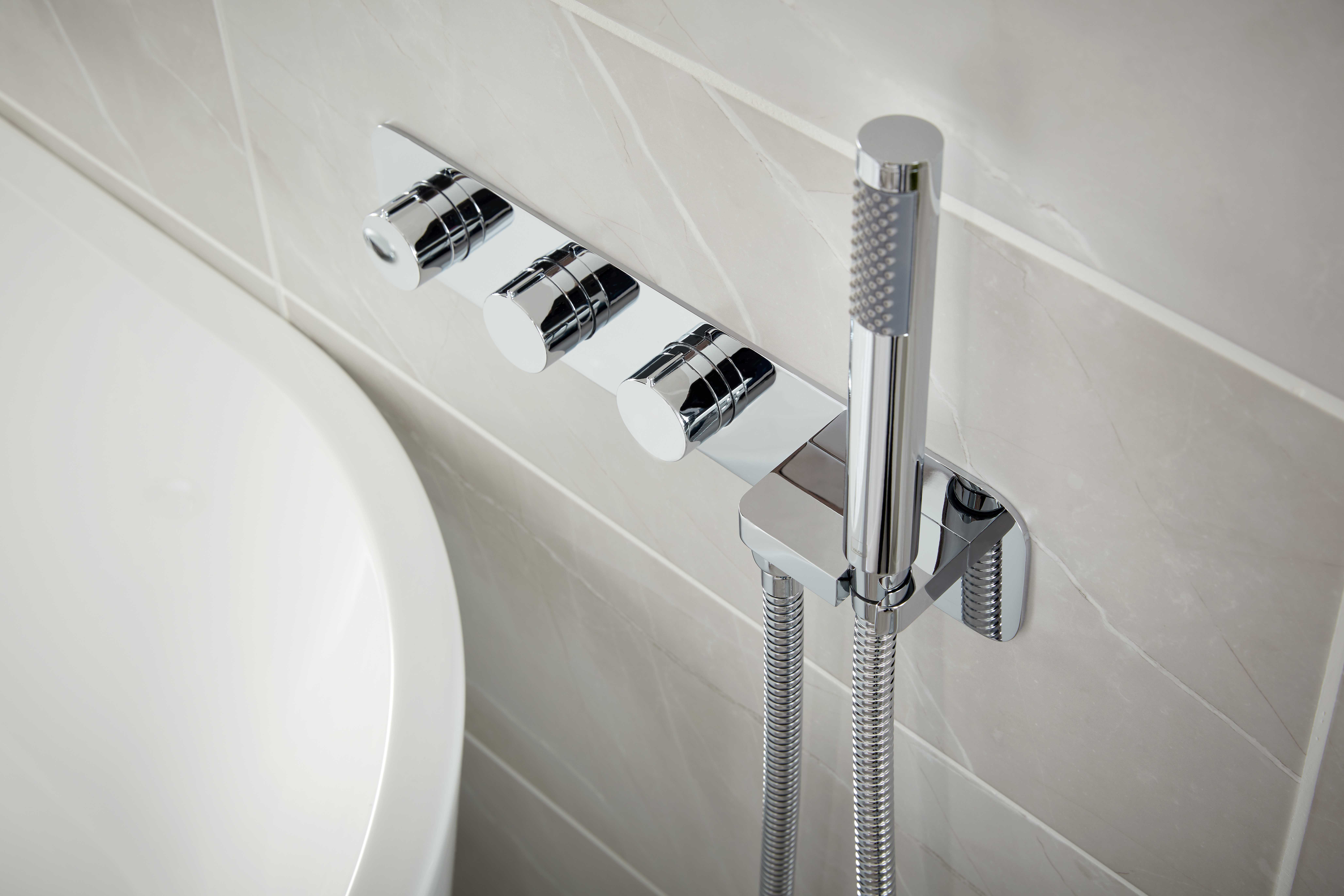 What is Thermostatic Showering?