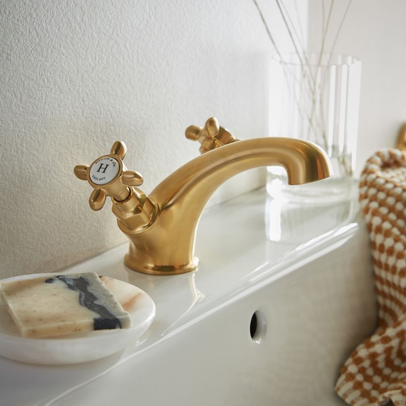 Axbridge Mono Basin Mixer Smooth Body, Cross Handles