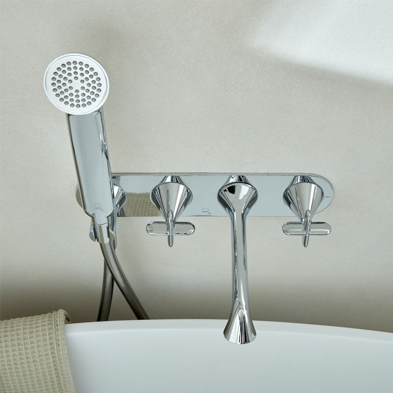 Thermostatic Cross
Handle Bath Shower Mixer + Integrated Mini Kit