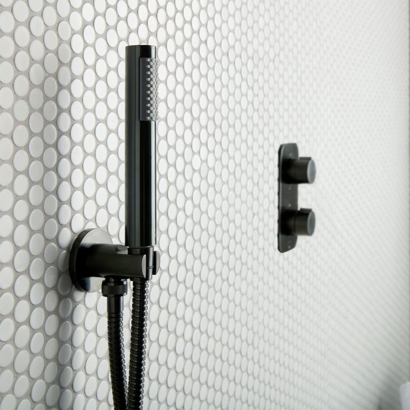 Mini Shower Kit
with Integrated Outlet