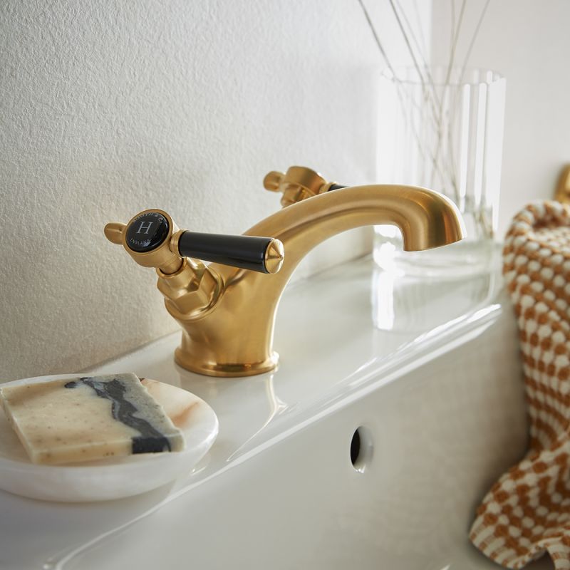 Axbridge Mono Basin Mixer Smooth Body, Lever Handles