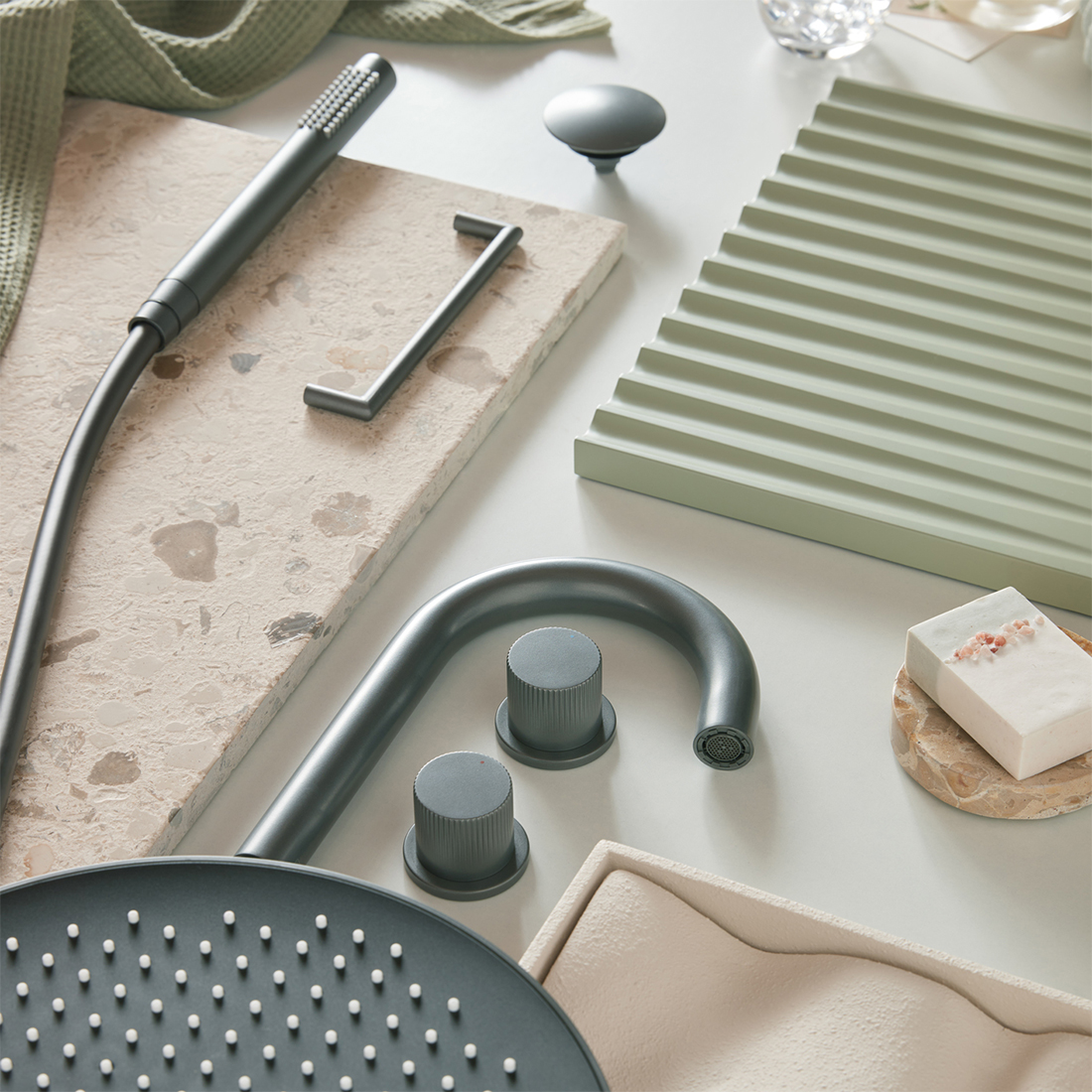 BS SAF FLATLAY CB 02 SQ 1